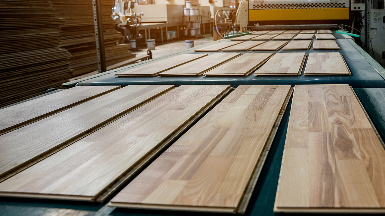 Kopfgrafik Holz
